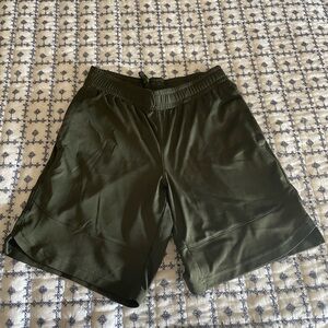 Dicks Sporting Goods ..Olive Green Athletic Shorts boys med 10-12